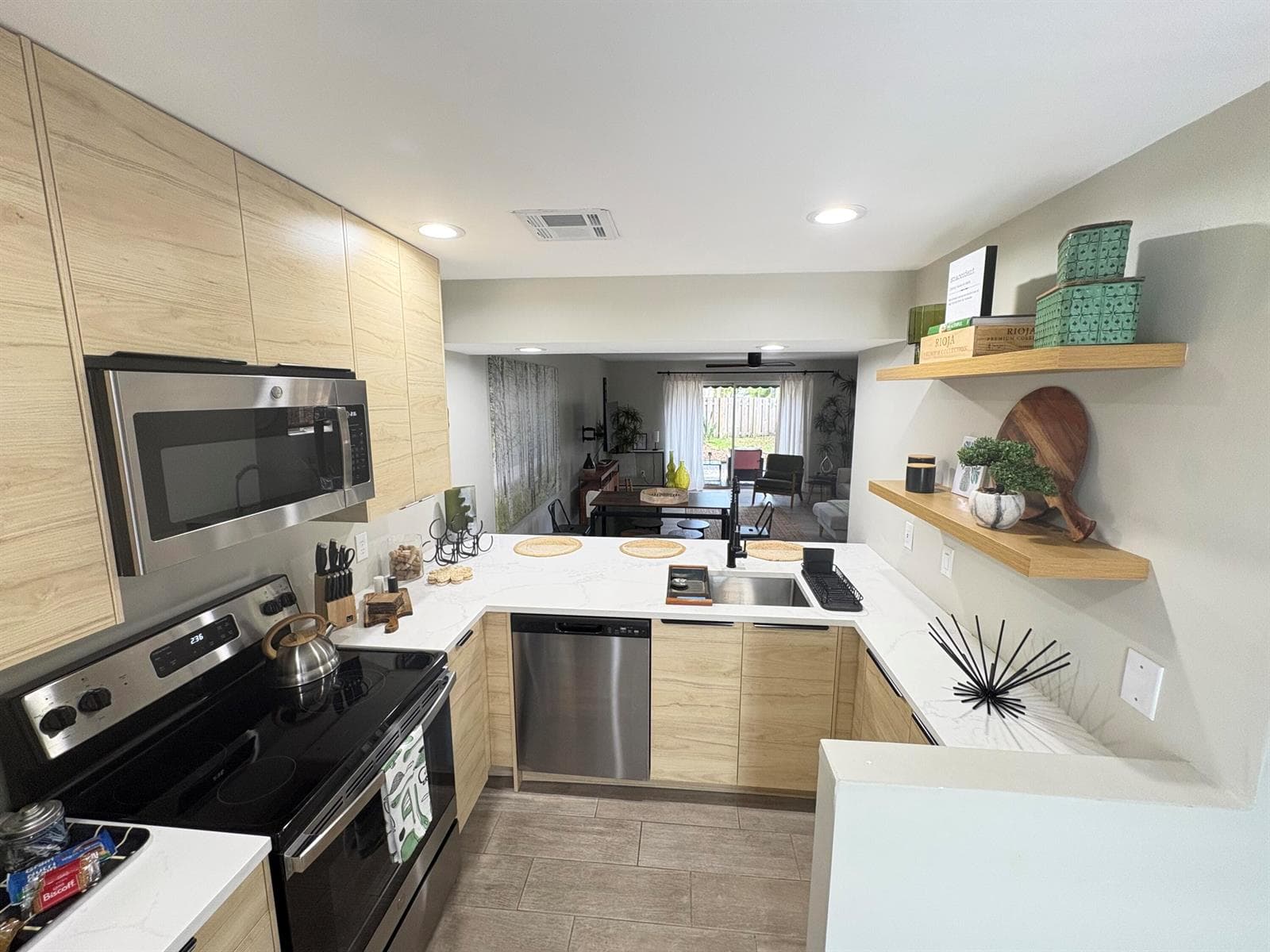 690 SE 23rd Avenue # 1, Pompano Beach, FL 33062 — zdjęcie 2