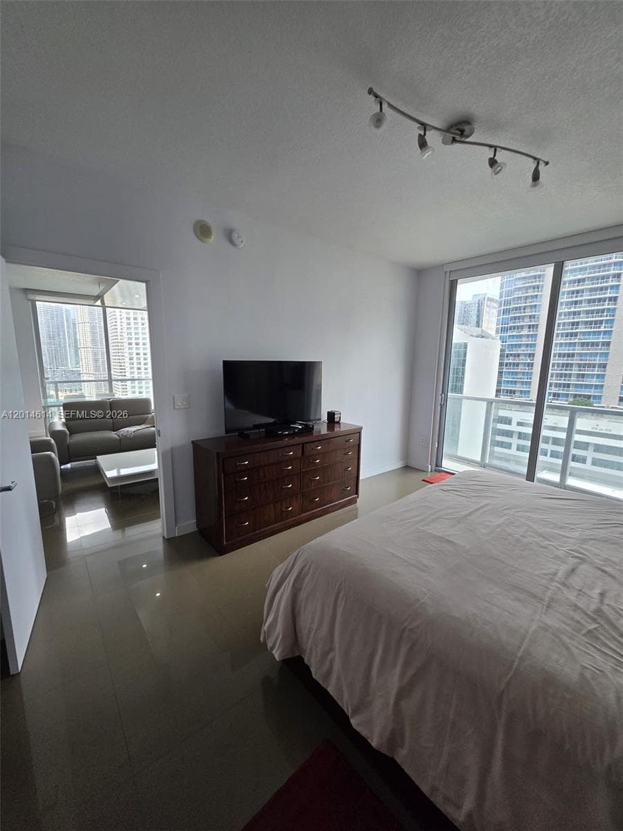 1060 Brickell Ave # 2201, Miami, FL 33131 — zdjęcie 3