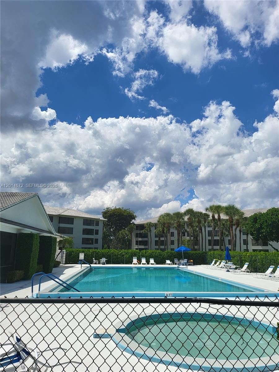 3640 Whitehall Dr # 406, West Palm Beach, FL 33401 — zdjęcie 2