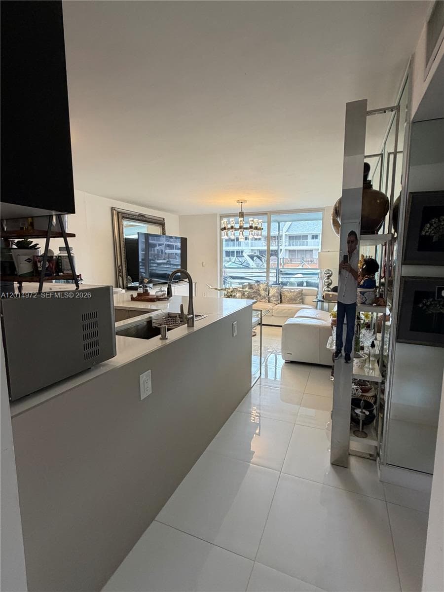 3550 NE 169th St # 107 Plus 40ft  Deck, North Miami Beach, FL 33160 — zdjęcie 5
