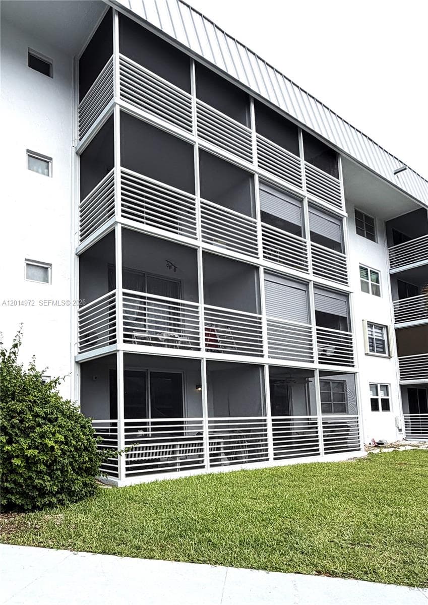 3550 NE 169th St # 107 Plus 40ft  Deck, North Miami Beach, FL 33160 — zdjęcie 4