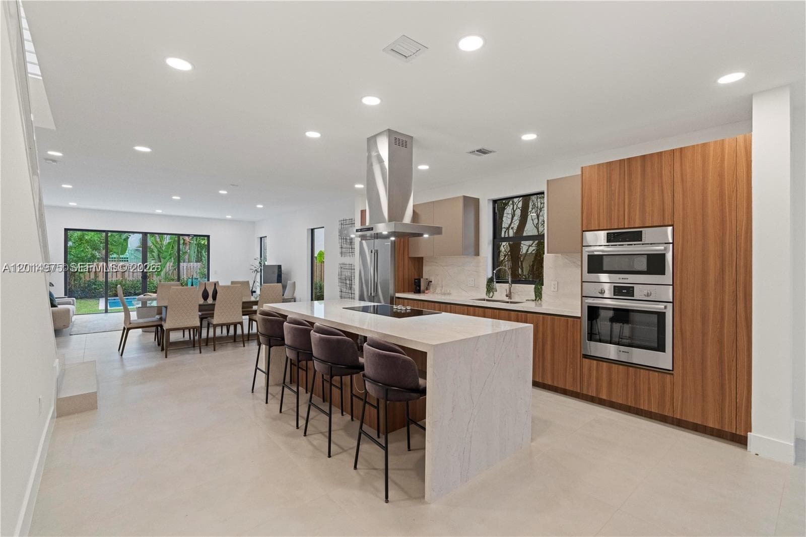 909 NE 16th Ave, Fort Lauderdale, FL 33304