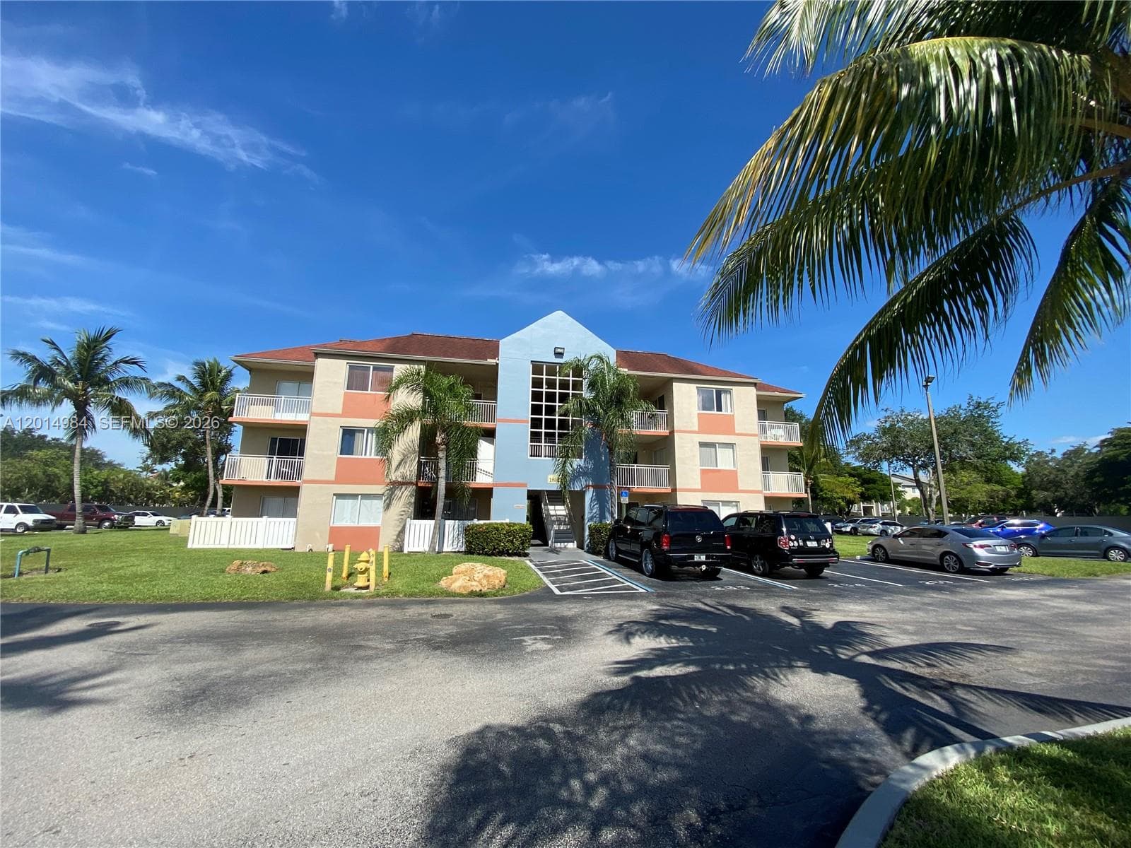 18820 NW 57th Ave # 203, Hialeah, FL 33015 — zdjęcie 2