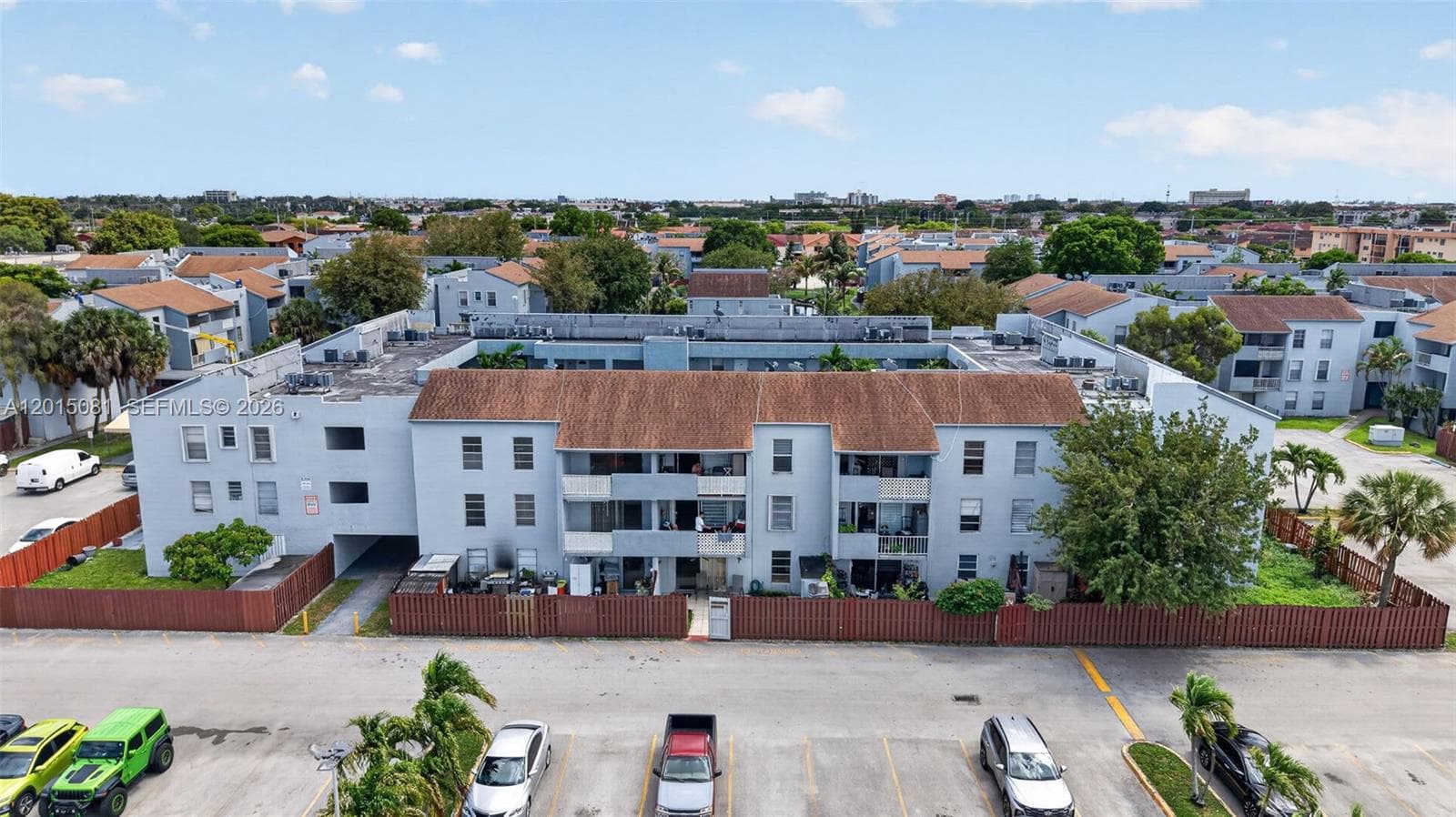 1755 W 60th St # D301, Hialeah, FL 33012 — zdjęcie 2