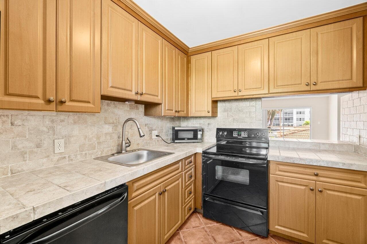 1430 S Lakeside Drive # 22, FL 33460 — zdjęcie 5