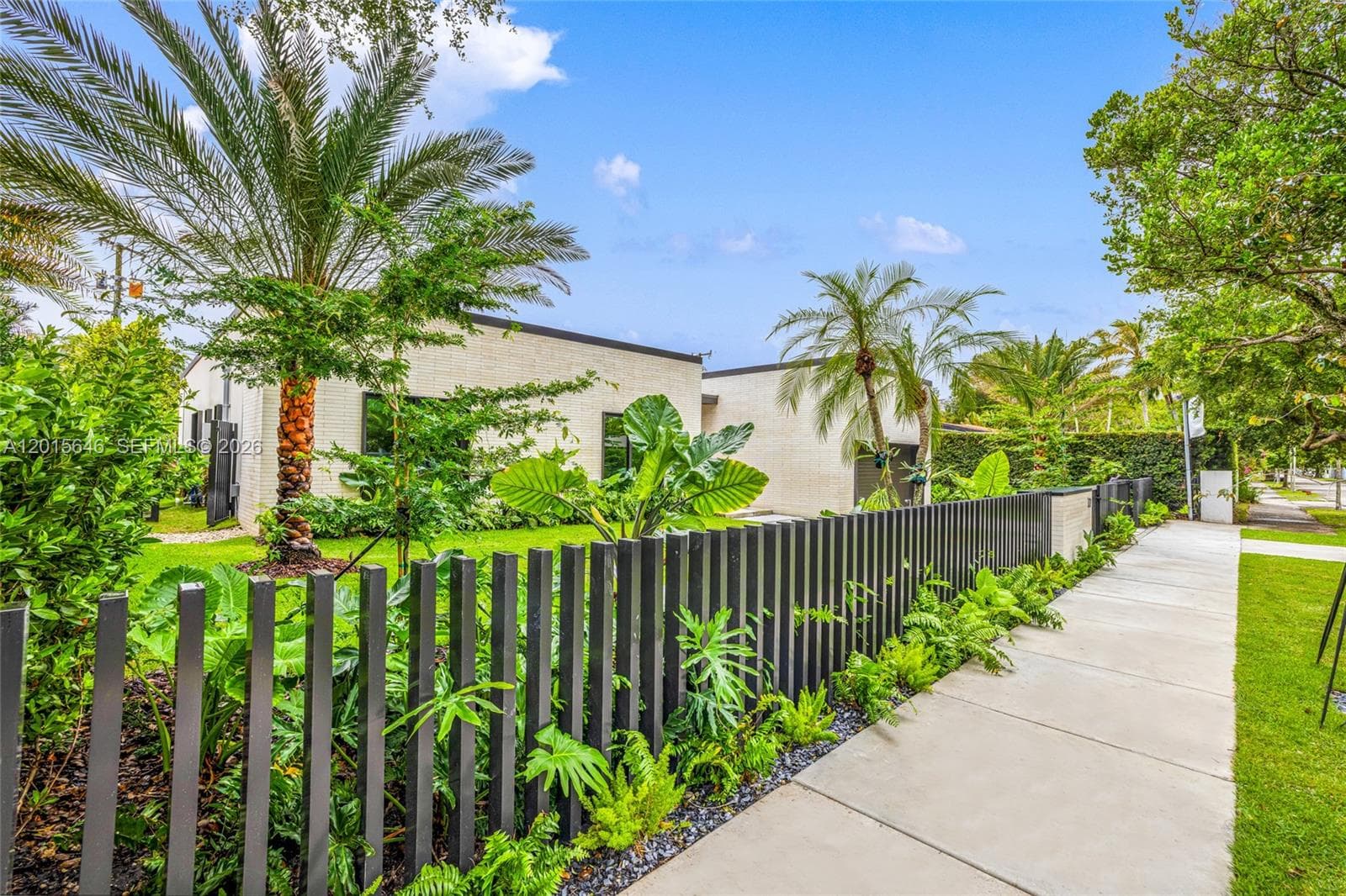 72 W Shore Dr W, Miami, FL 33133 — zdjęcie 5