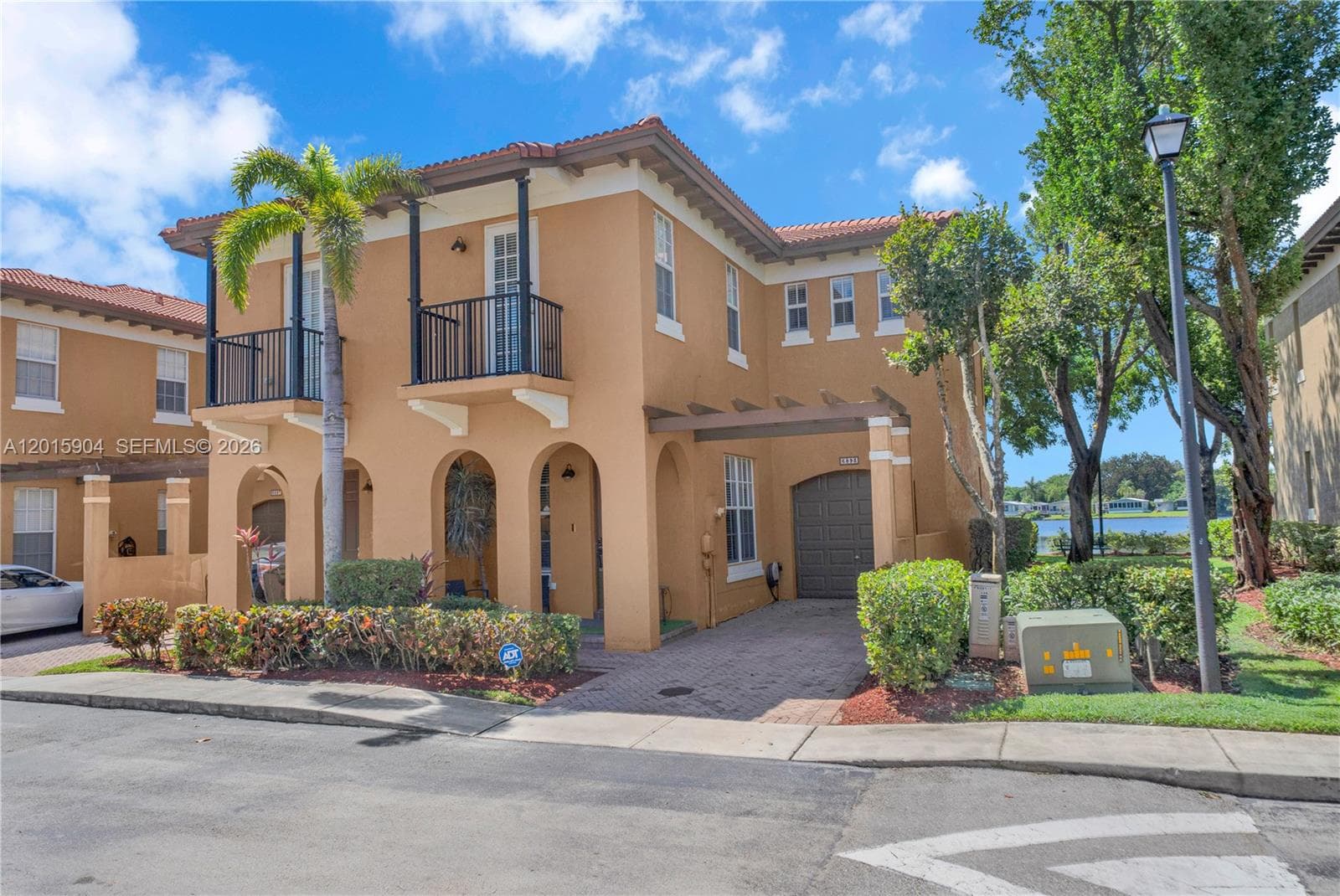 6893 Julia Gardens Dr, Coconut Creek, FL 33073 — zdjęcie 2