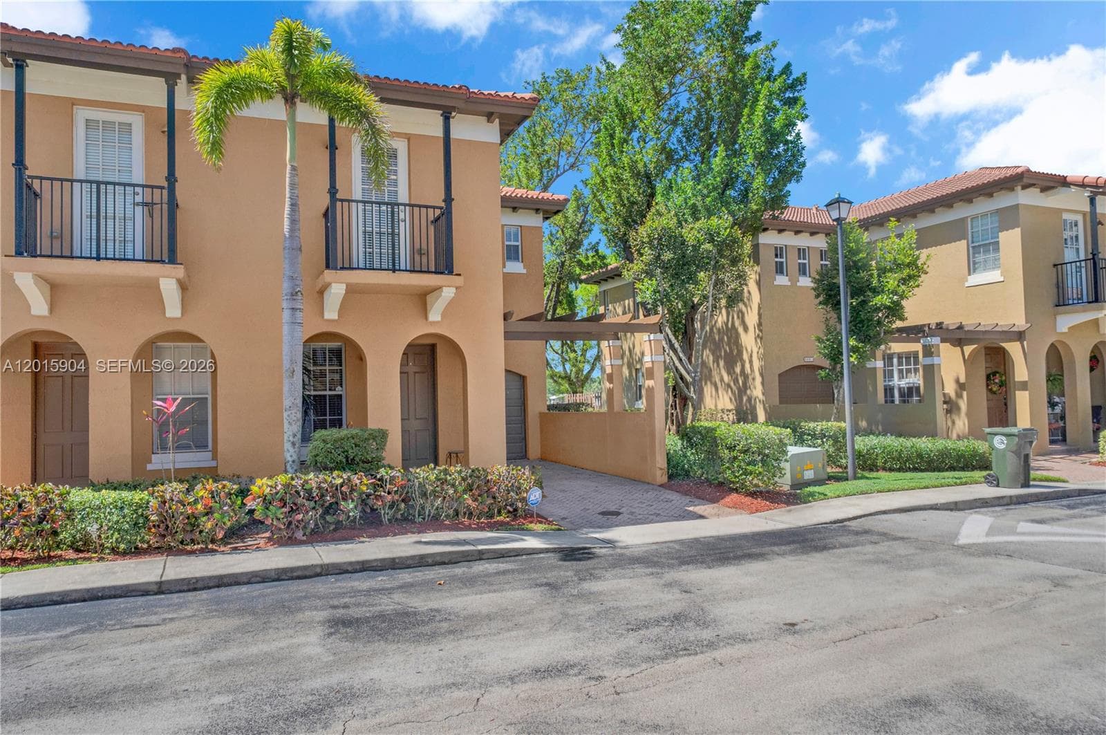 6893 Julia Gardens Dr, Coconut Creek, FL 33073 — zdjęcie 3