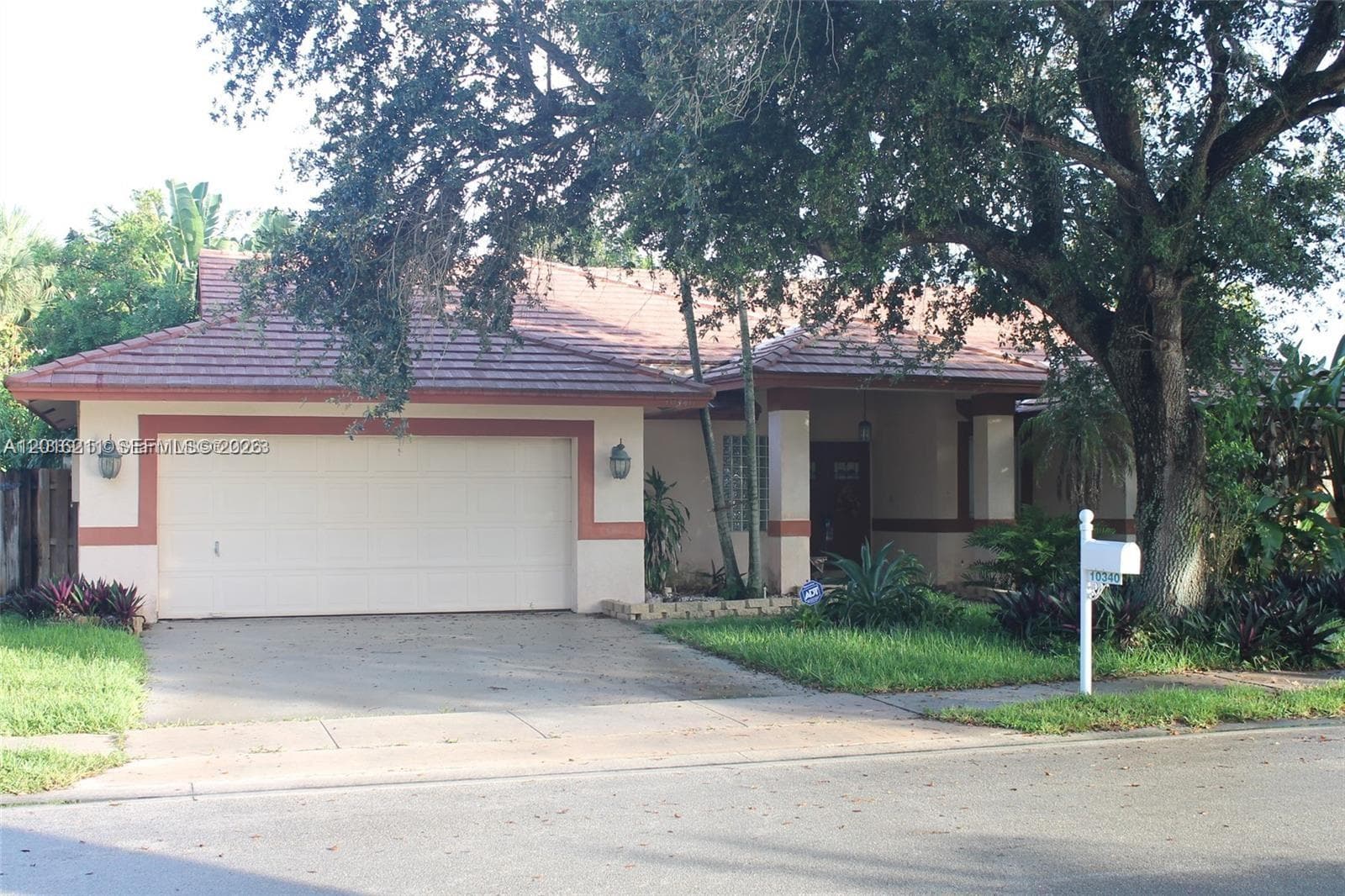 10340 SW 15th St, Pembroke Pines, FL 33025