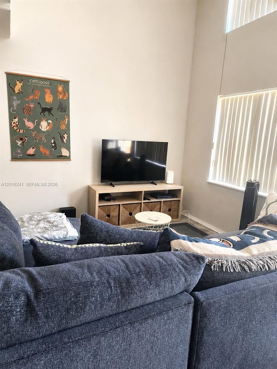 18051 NW 68th Ave # K201, Hialeah, FL 33015 — zdjęcie 4