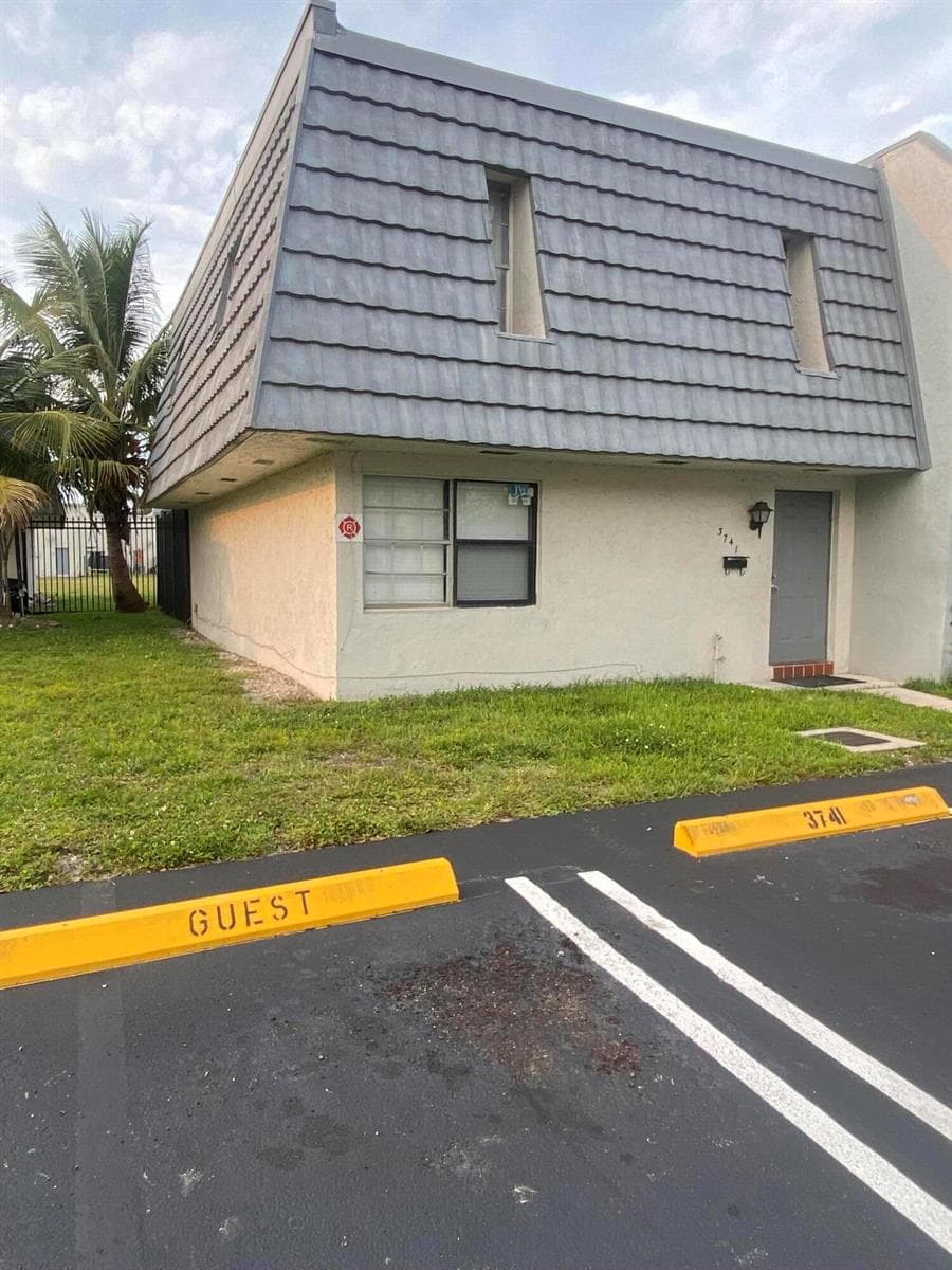 3741 NW 20th Street # 506, Lauderdale Lakes, FL 33311