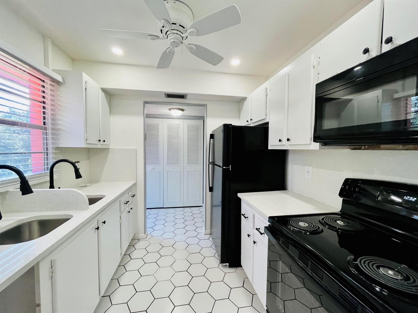 11 Golfs Edge E # E, West Palm Beach, FL 33417 — zdjęcie 2