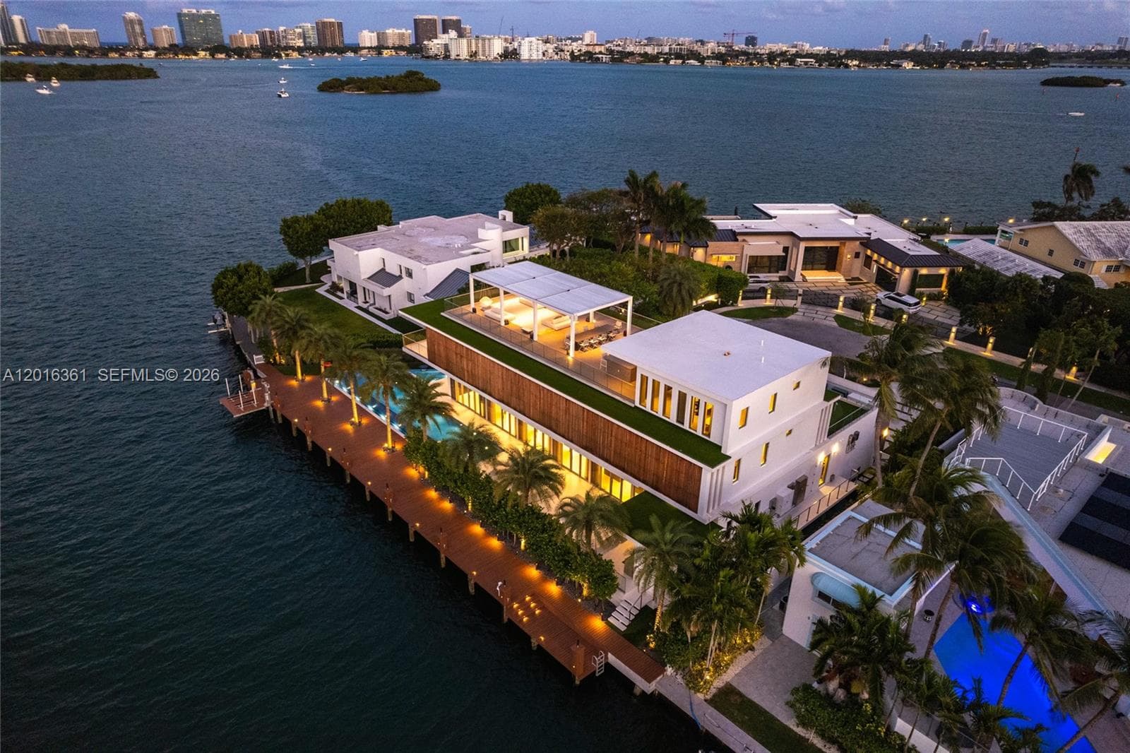 13390 Biscayne Bay Dr, North Miami, FL 33181 — zdjęcie 2