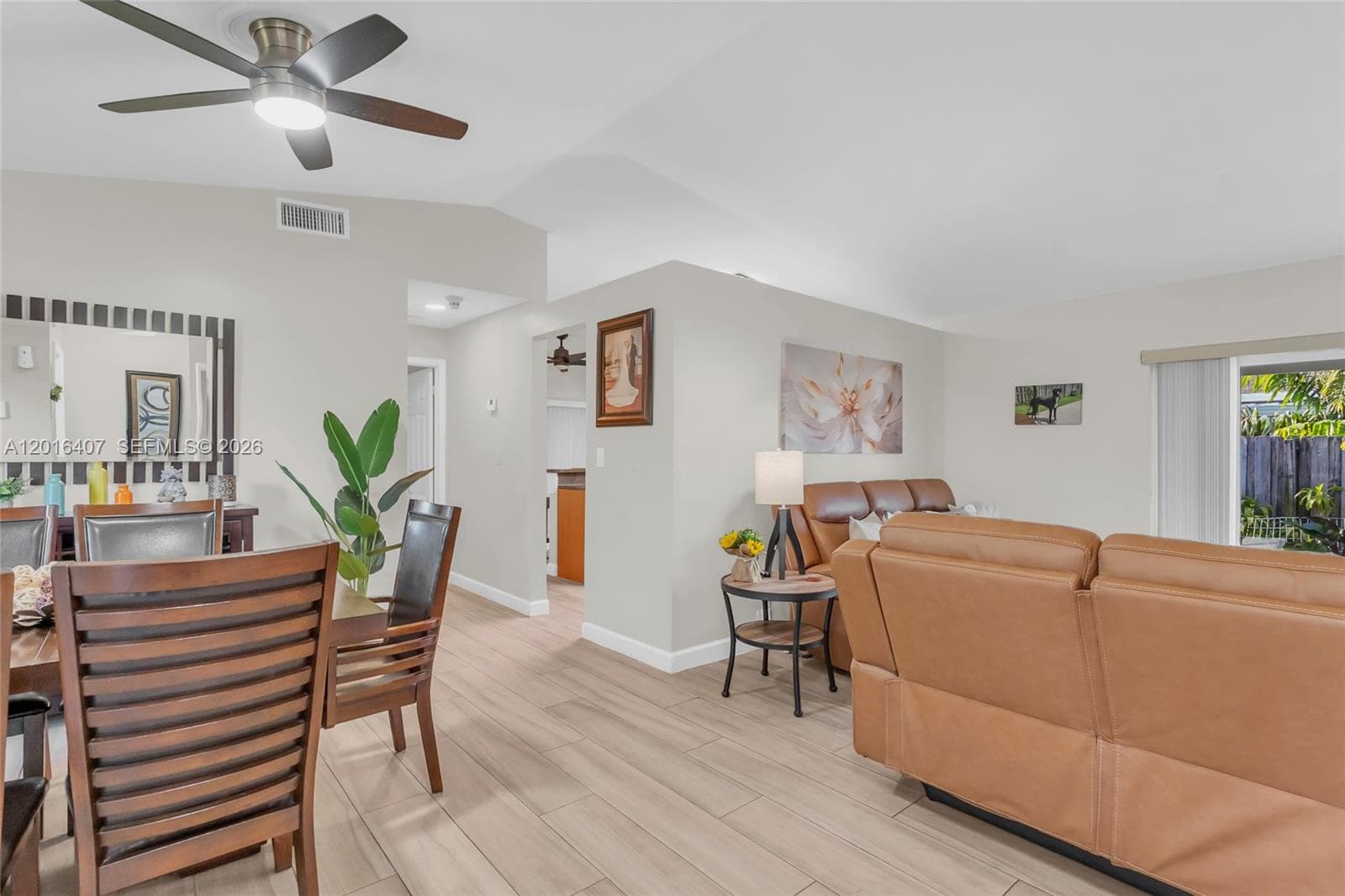 8266 NW 192nd Ter, Hialeah, FL 33015 — zdjęcie 3