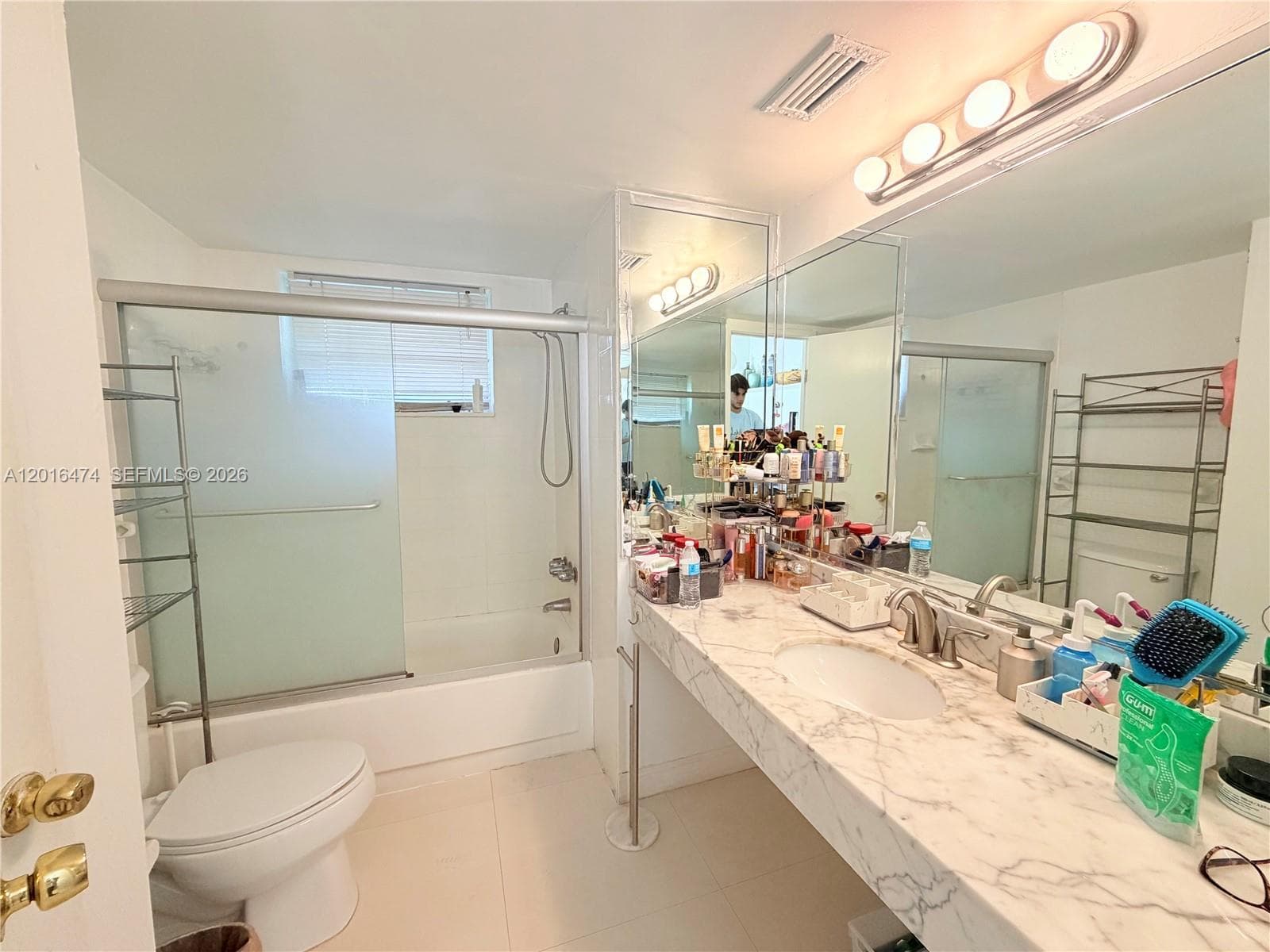 1680 NE 191st St # 105-2, Miami, FL 33179 — zdjęcie 2
