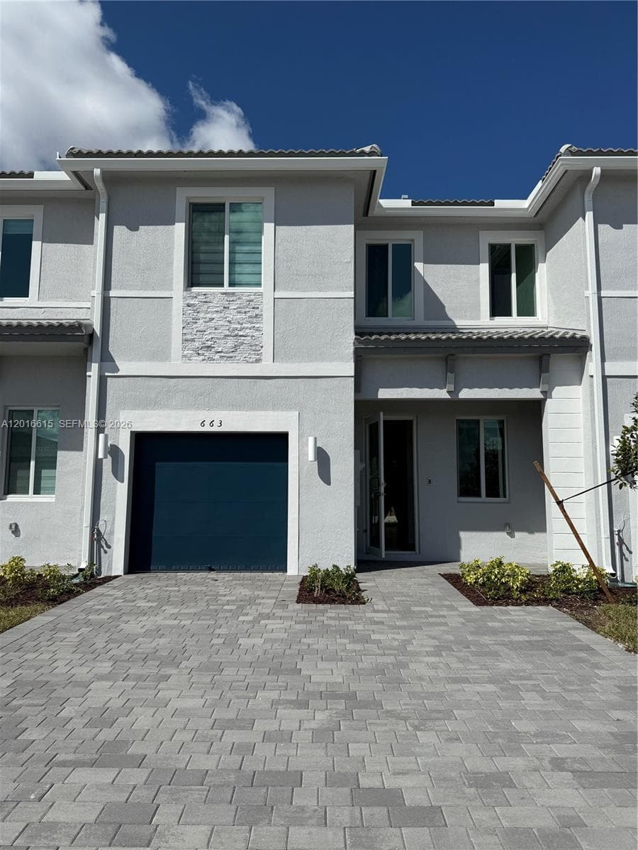 663 SE 13th St Cir, Homestead, FL 33034