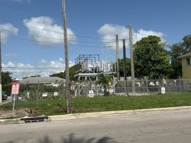 193 NW 16th St, Miami, FL 33136