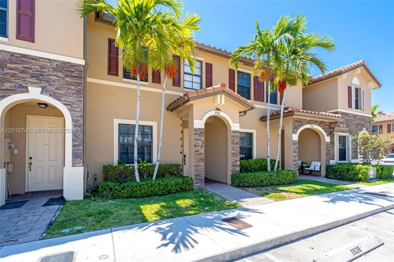8936 W 35th Ln, Hialeah, FL 33018 — zdjęcie 2