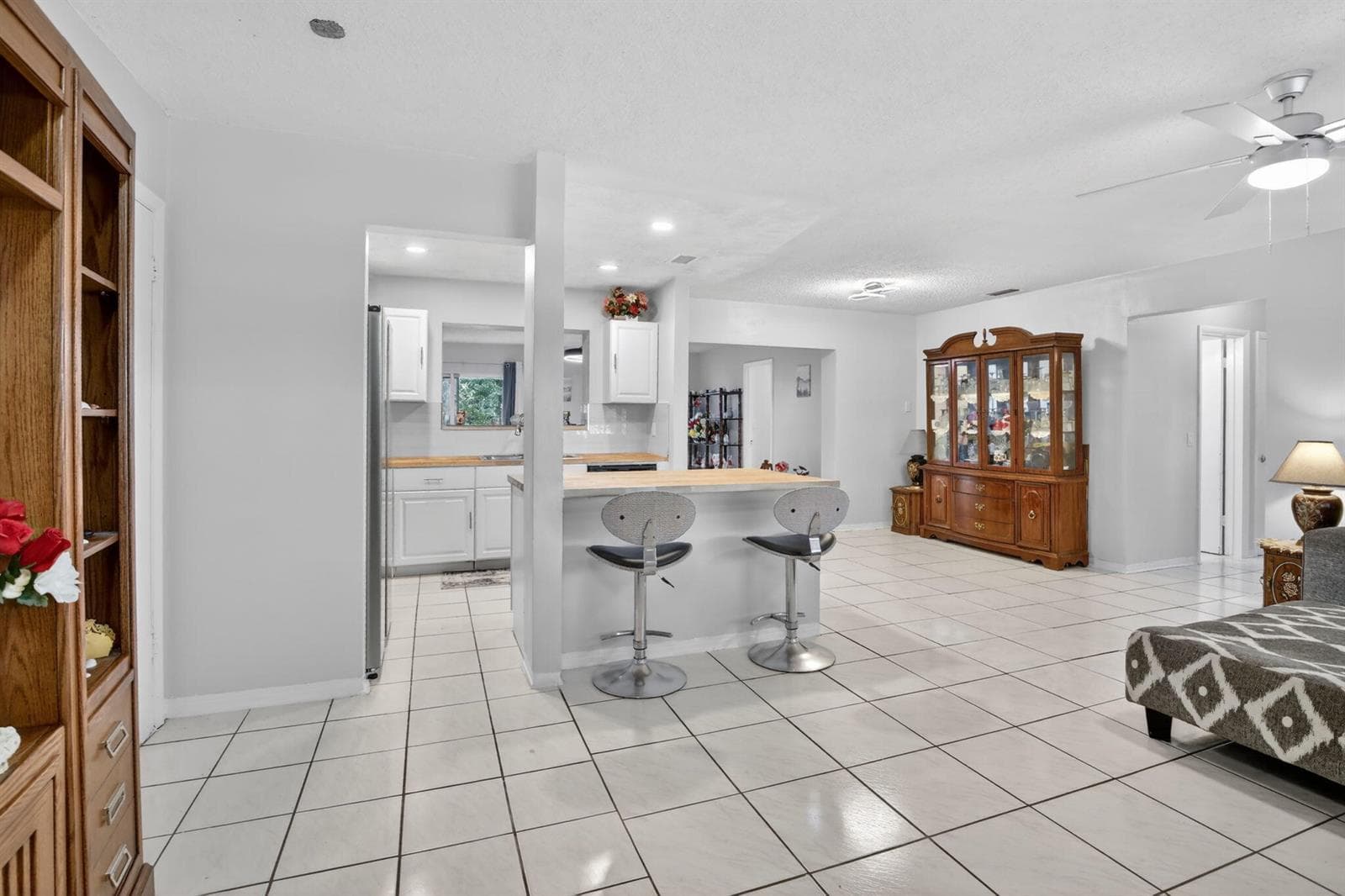 1411 NW 89th Avenue, Pembroke Pines, FL 33024 — zdjęcie 2