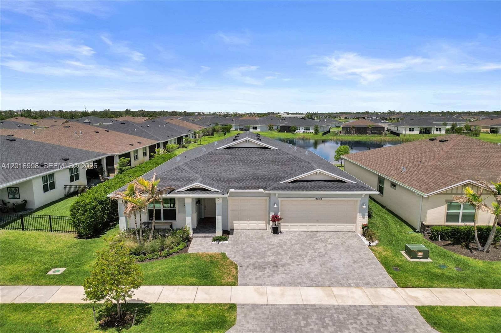 13909 SE Riversway St, Port St. Lucie, FL 34984 — zdjęcie 2