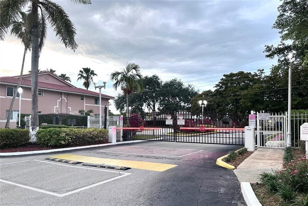 3241 Sabal Palm Manor # 104, Davie, FL 33024 — zdjęcie 2