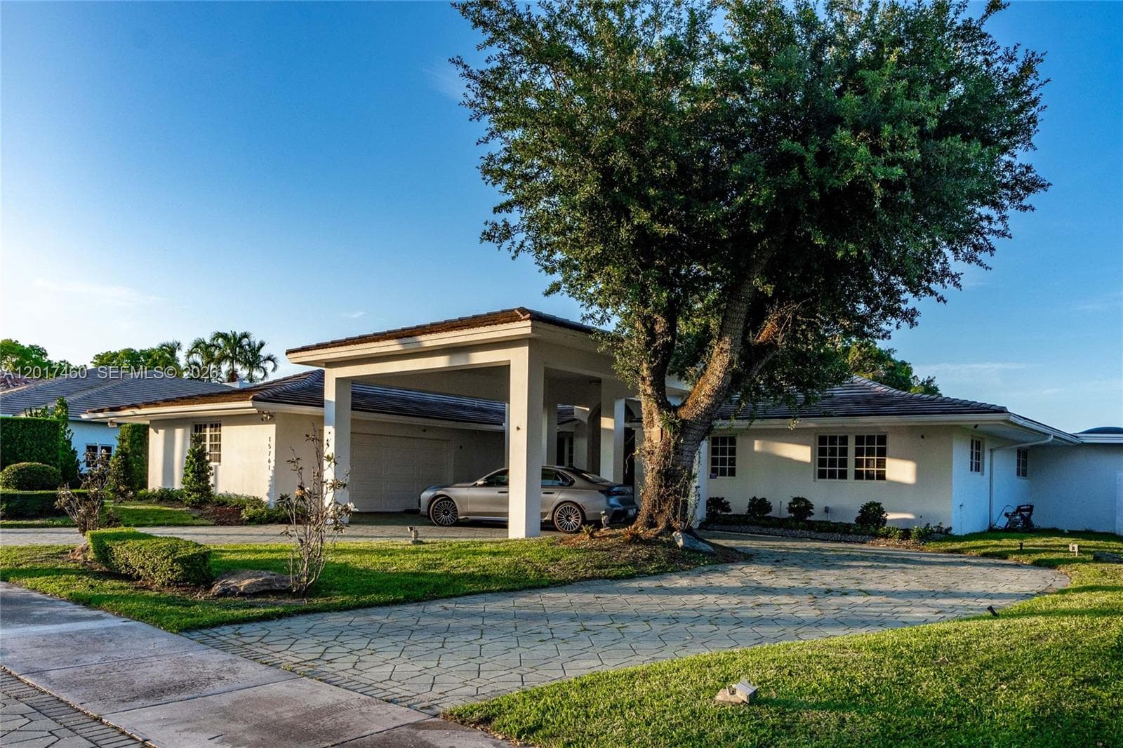 15761 Turnberry Dr, Miami Lakes, FL 33014 — zdjęcie 2