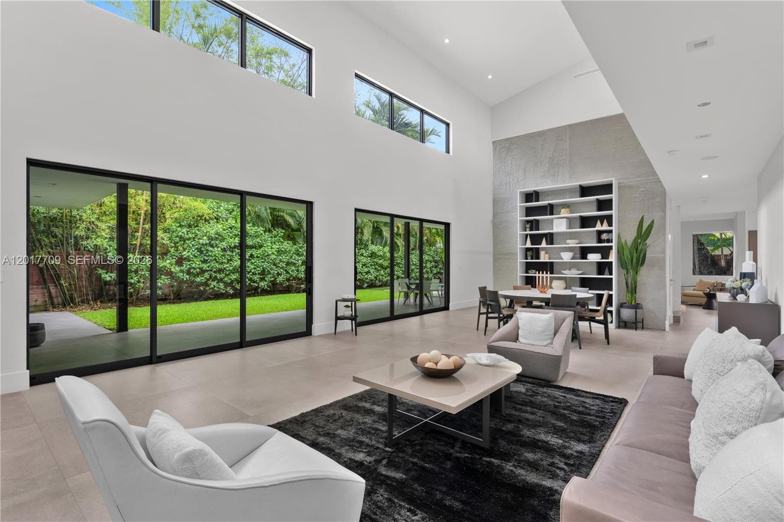 10 Samana Dr, Miami, FL 33133 — zdjęcie 2