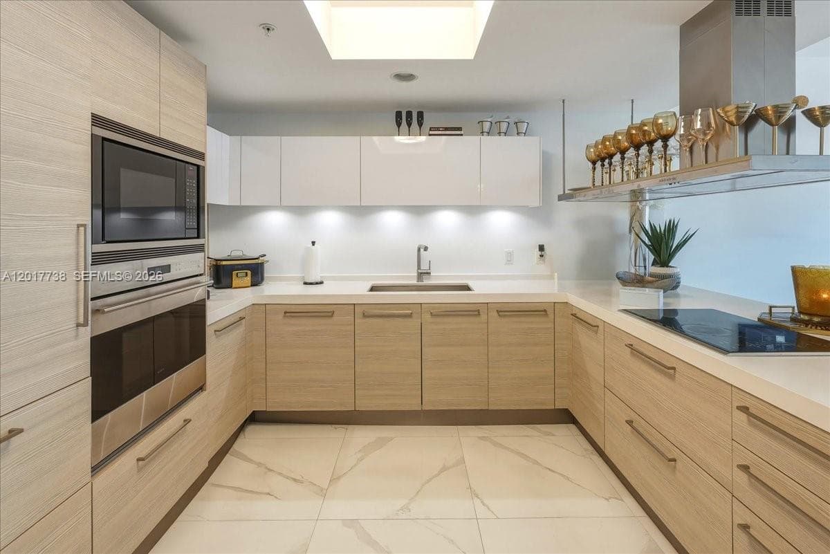 17301 Biscayne Blvd # 605, North Miami Beach, FL 33160 — zdjęcie 2