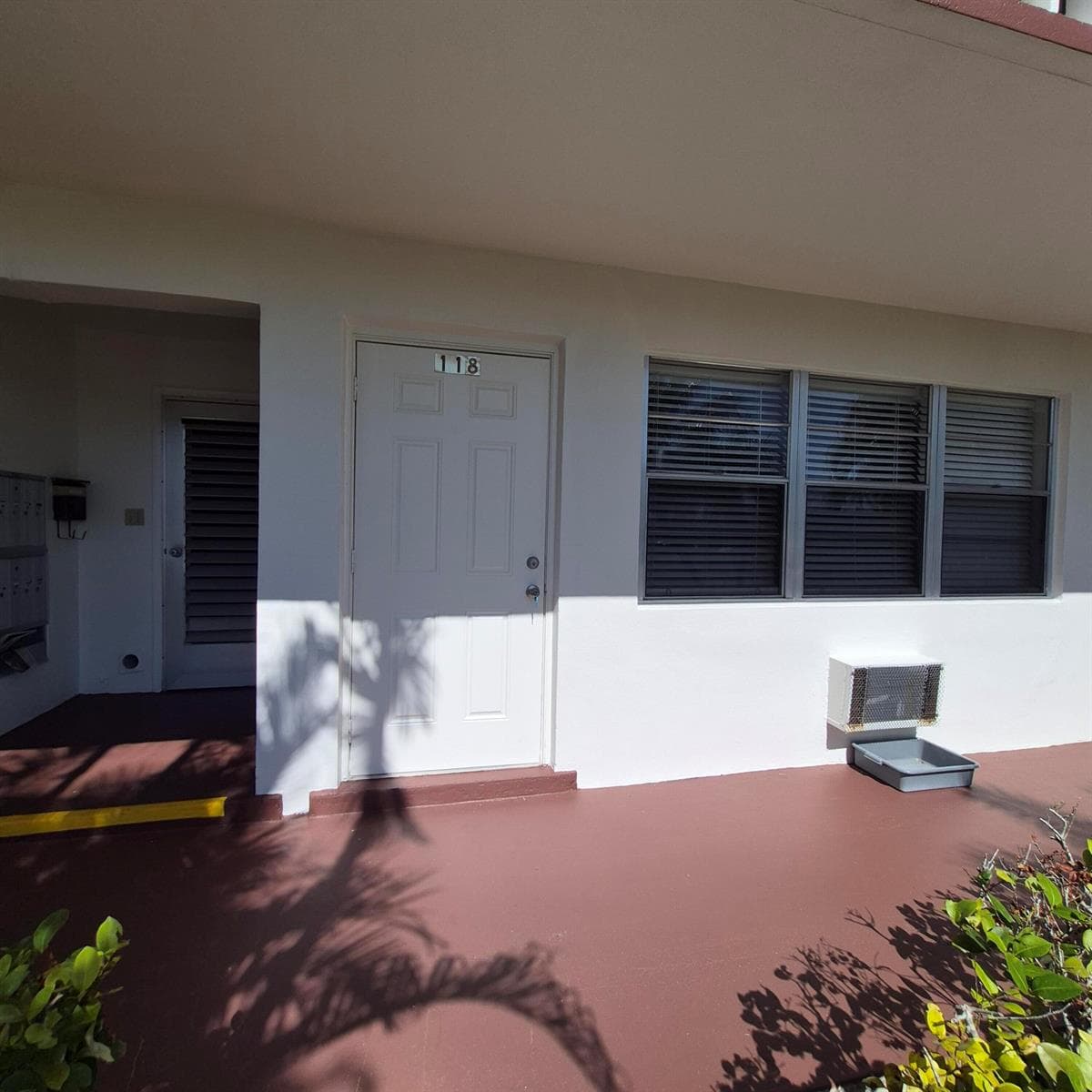118 Kent H, West Palm Beach, FL 33417