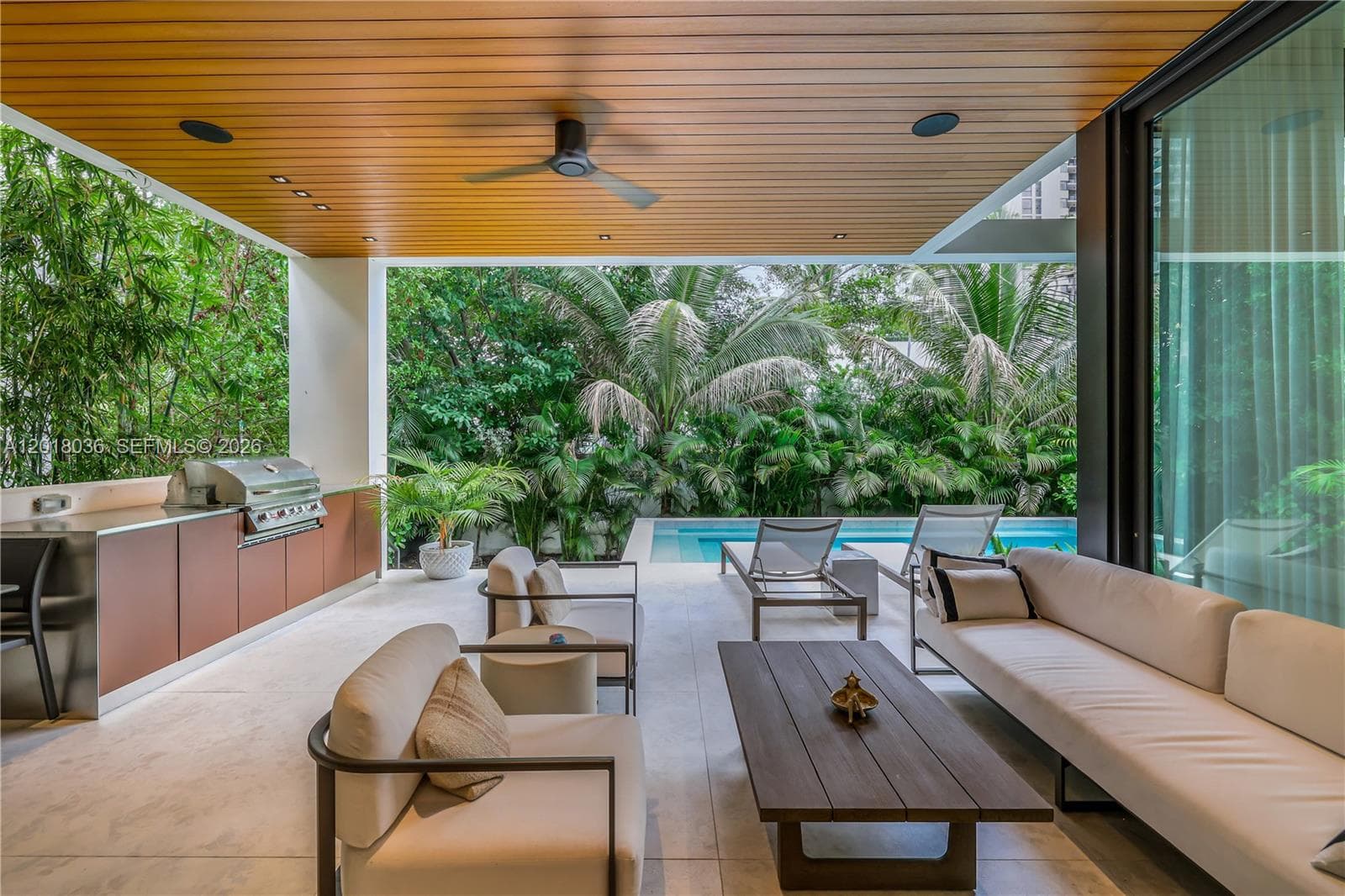 1092 N Venetian Dr, Miami, FL 33139 — zdjęcie 2