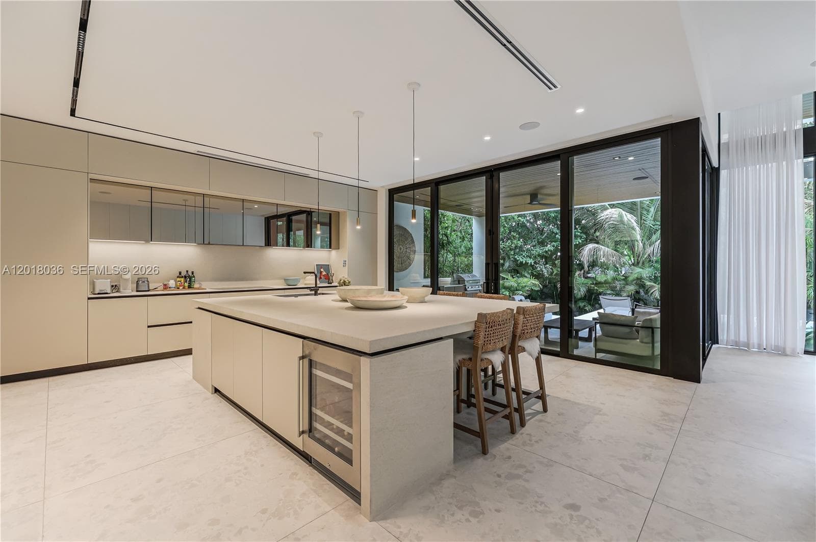1092 N Venetian Dr, Miami, FL 33139 — zdjęcie 4