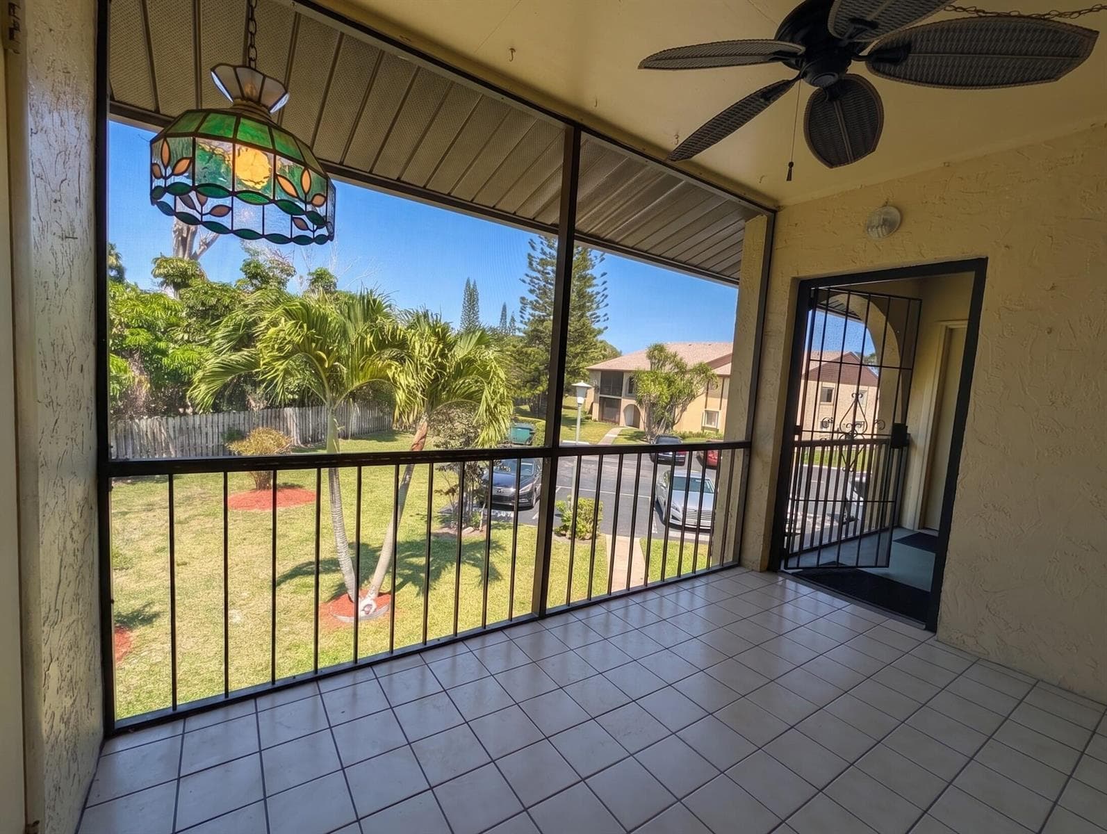 327 Pine Ridge Circle # B-2, FL 33463 — zdjęcie 3