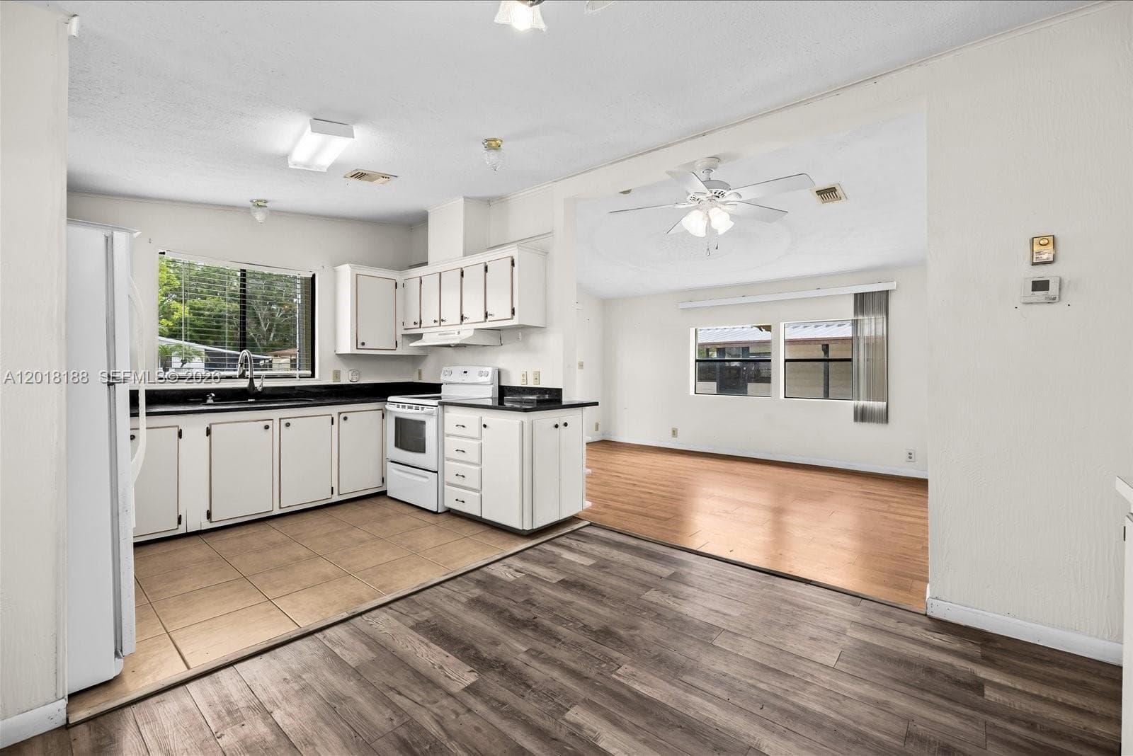 8208 W Bitterbush Ln, Port St. Lucie, FL 34952 — zdjęcie 5