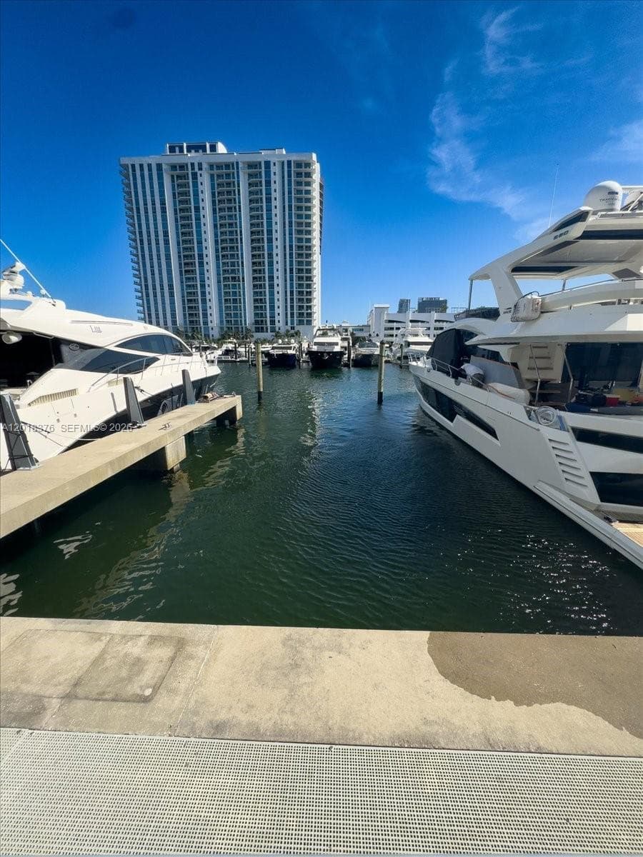 17111 Biscayne Blvd, North Miami Beach, FL 33160