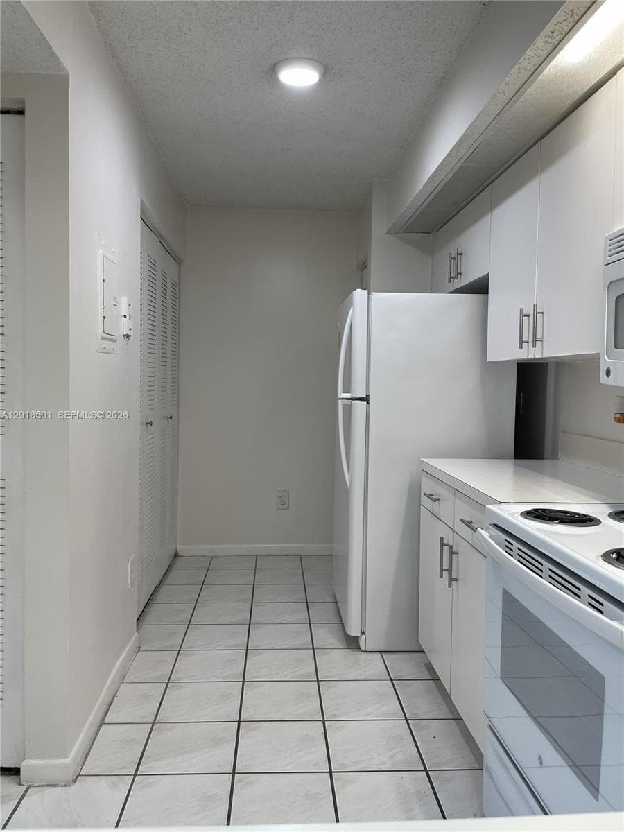 18890 NW 57th Ave # 207, Hialeah, FL 33015 — zdjęcie 3