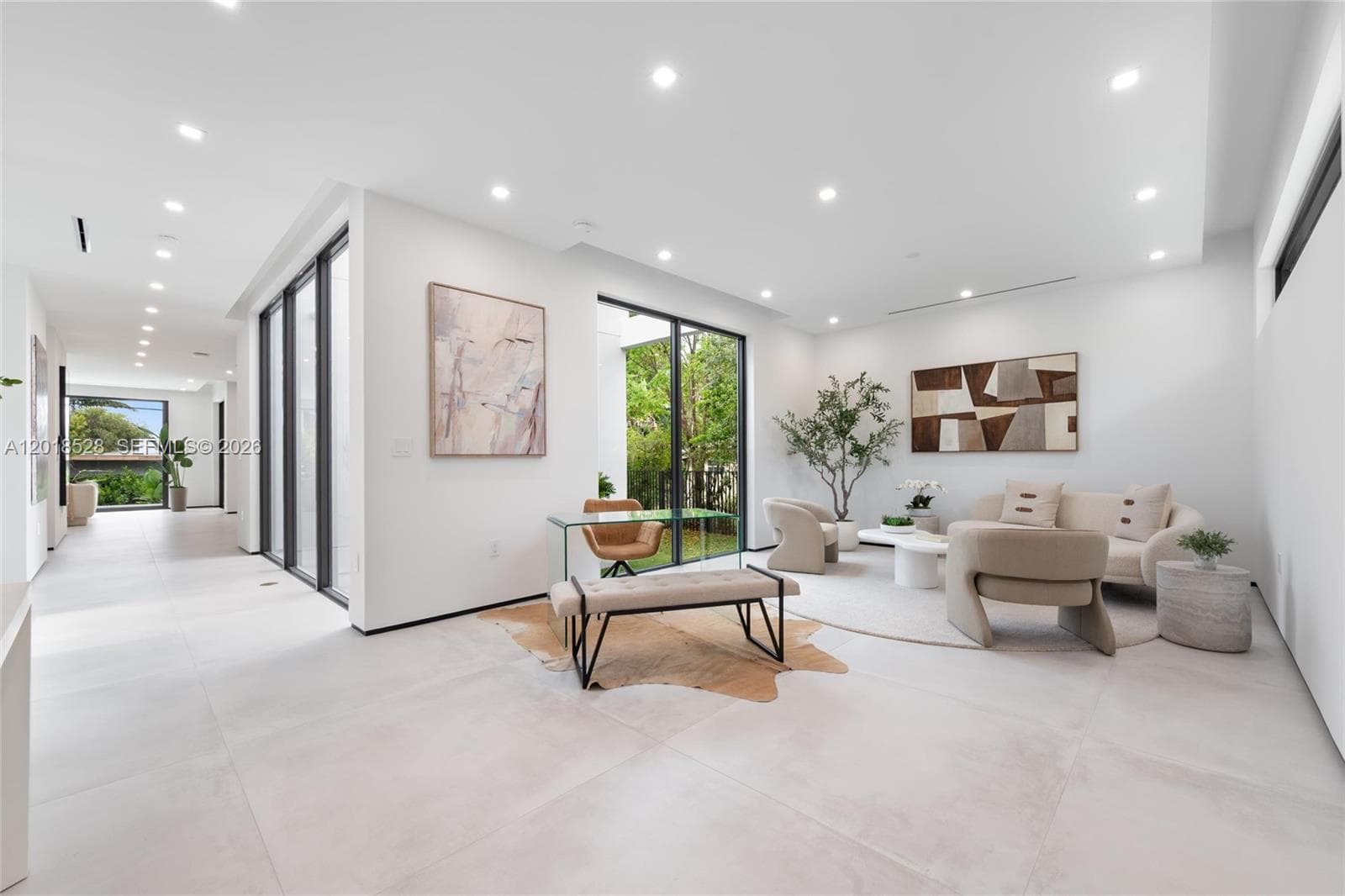 2096 Alamanda Dr, North Miami, FL 33181 — zdjęcie 2
