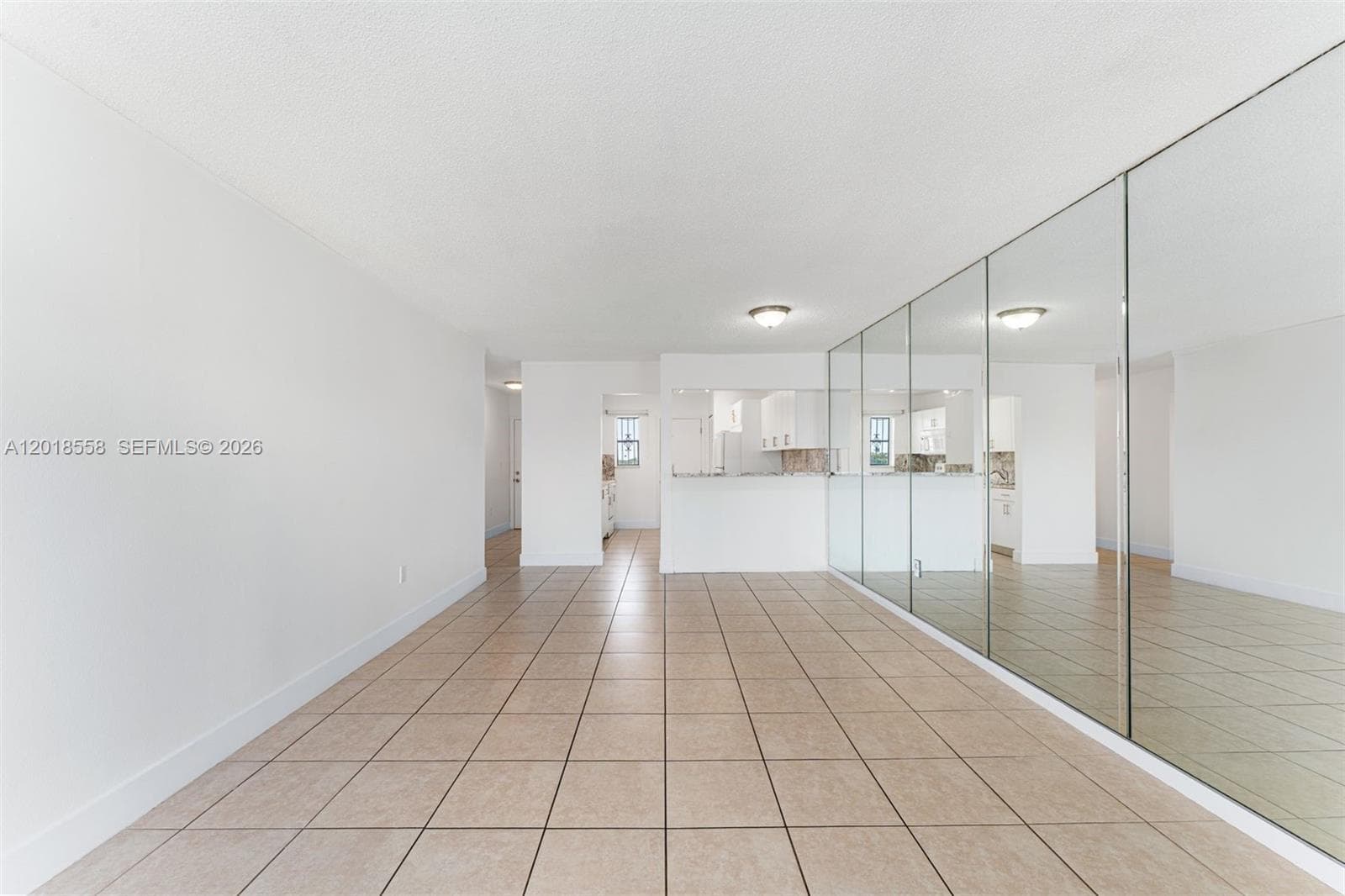 1950 W 54th St # 412, Hialeah, FL 33012 — zdjęcie 3