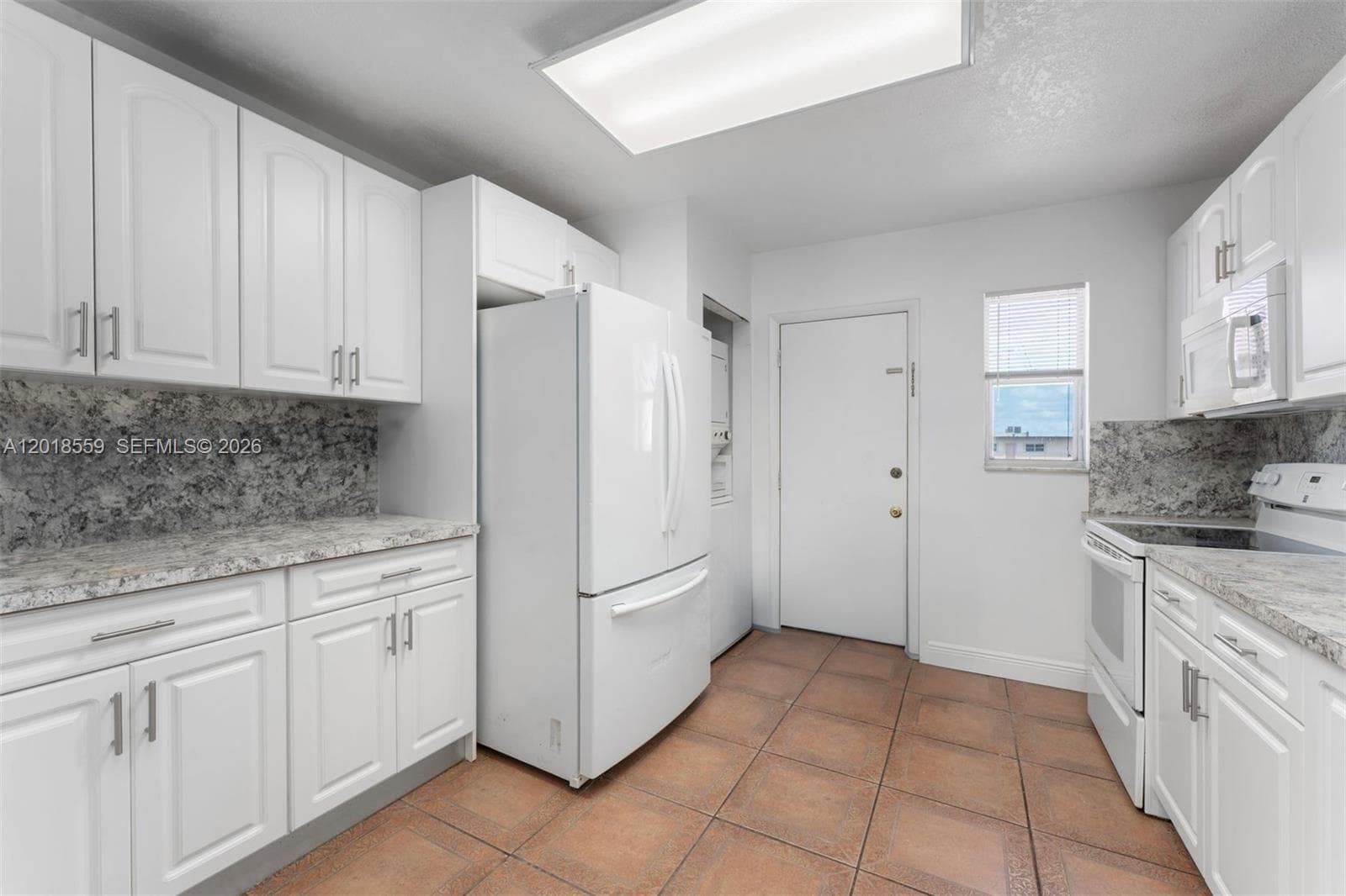 1950 W 54th St # 406, Hialeah, FL 33012 — zdjęcie 2