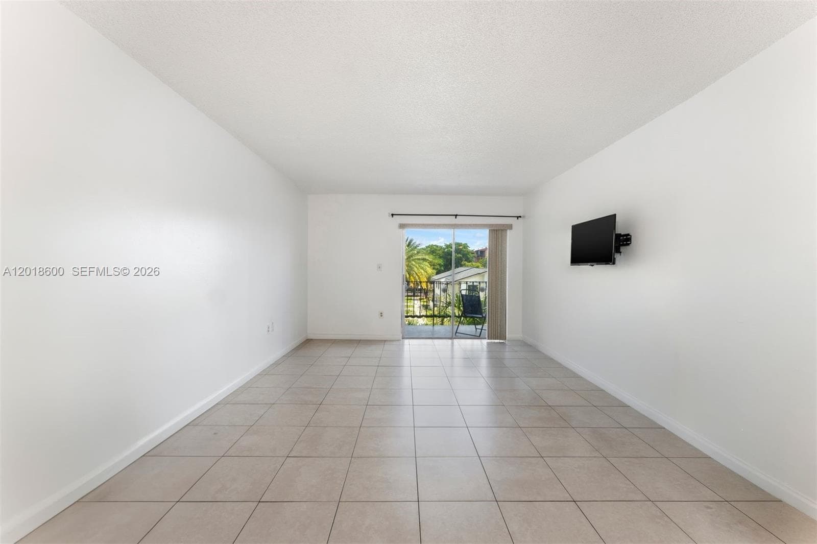 1900 W 54th St # 220, Hialeah, FL 33012 — zdjęcie 3