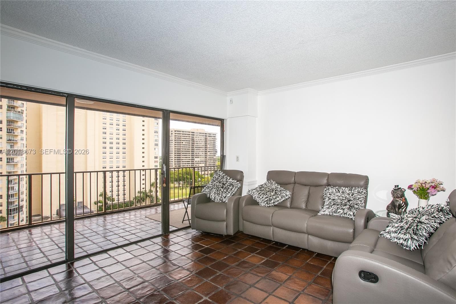 1800 NE 114th St # 1207, Miami, FL 33181 — zdjęcie 3
