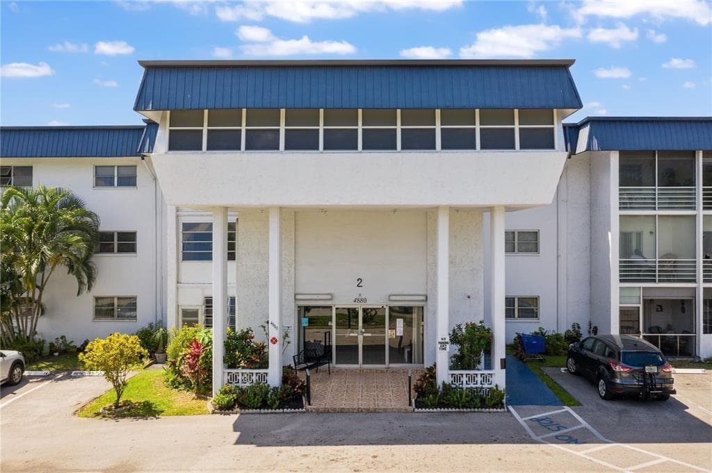 4880 NW 22nd Street # 309, Lauderhill, FL 33313