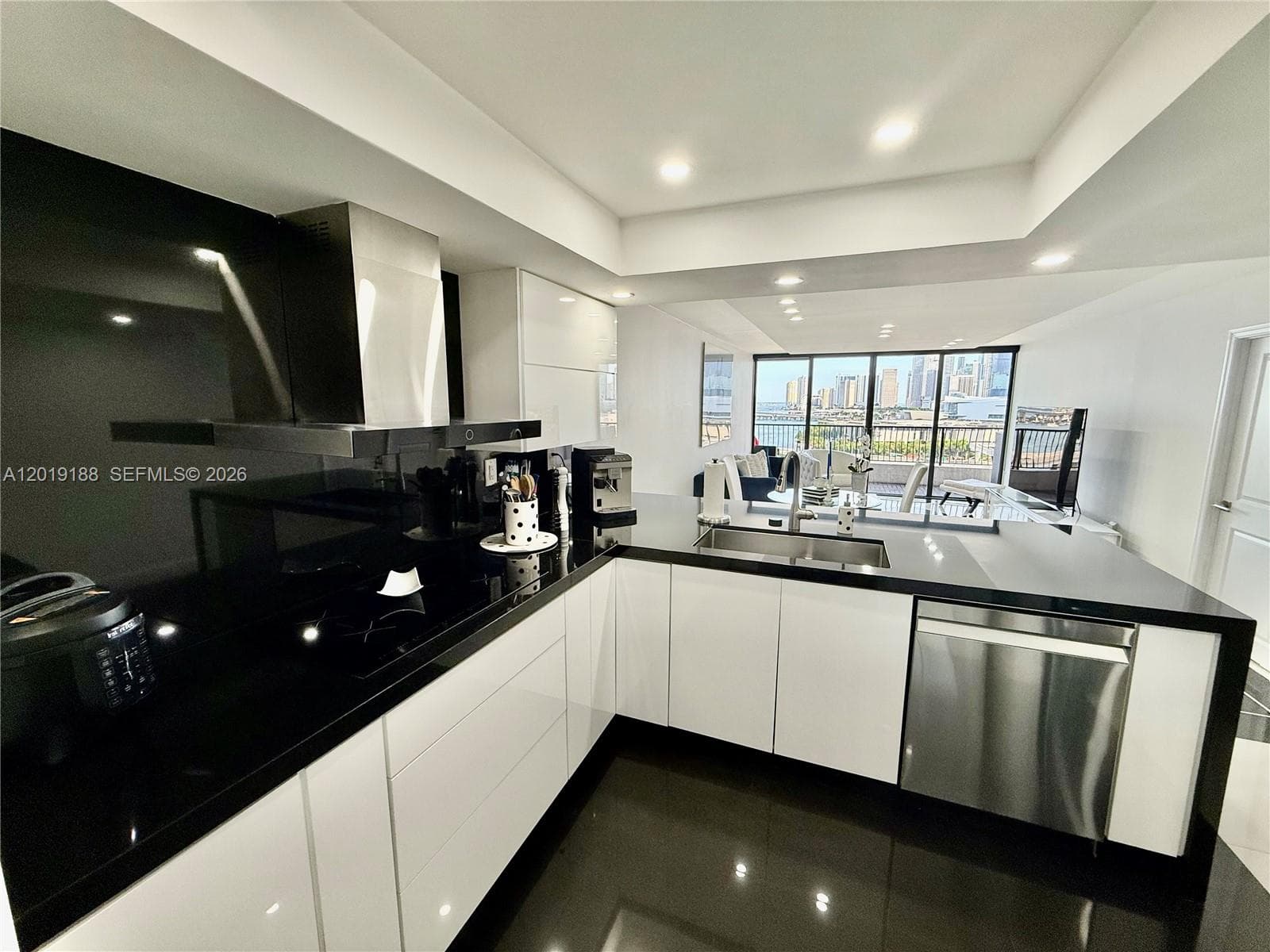 555 NE 15th St # 15H, Miami, FL 33132 — zdjęcie 4