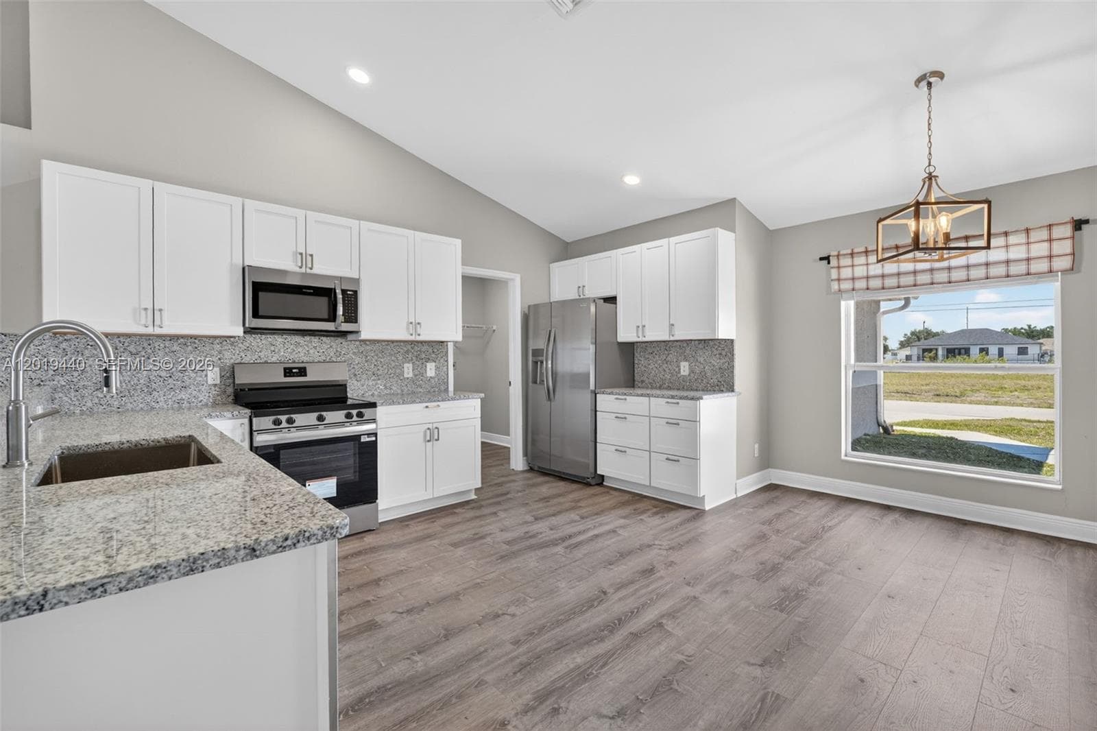 409 NE 25th Ter, Cape Coral, FL 33909 — zdjęcie 2