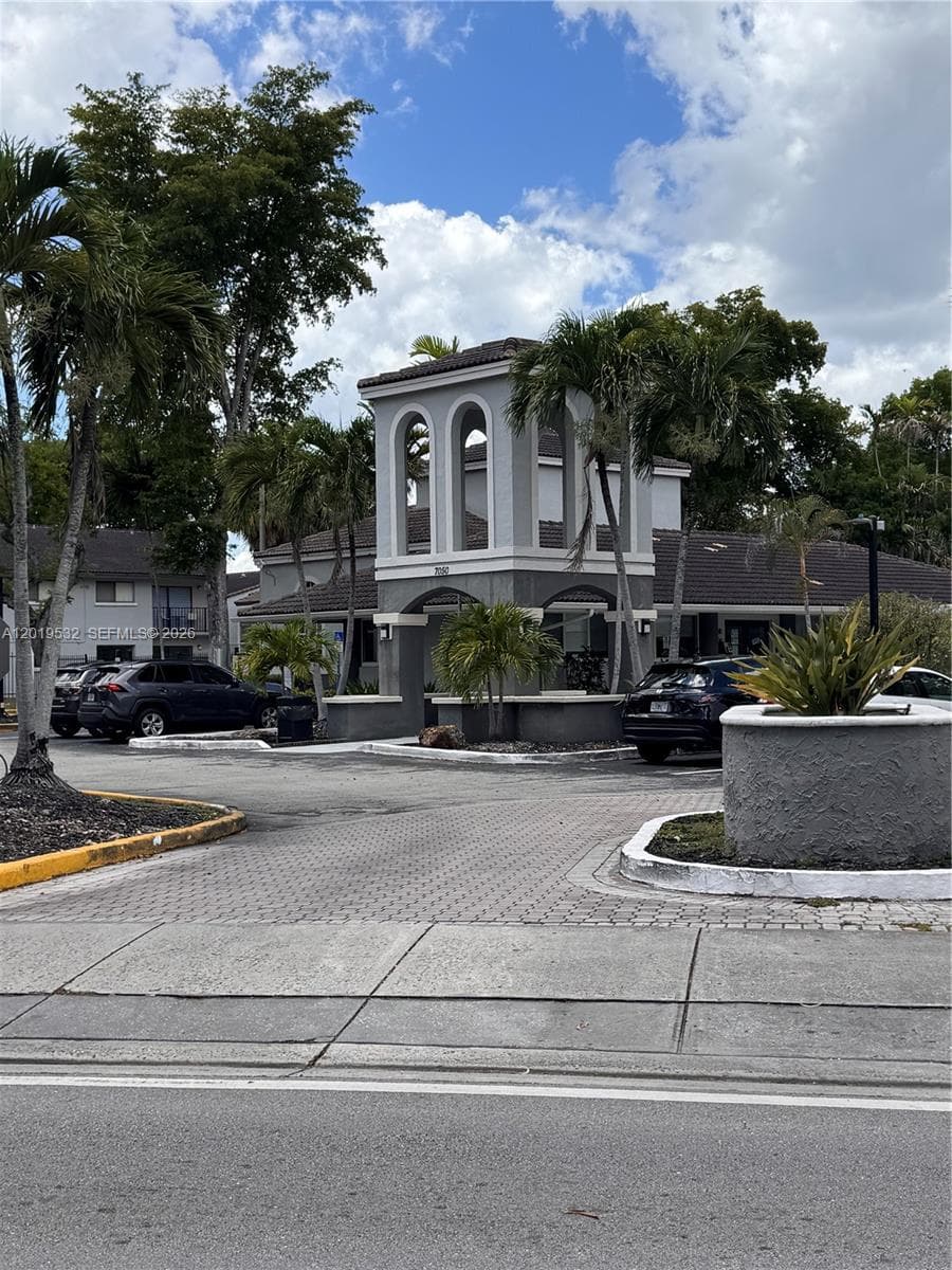 7115 NW 179th St # 207, Hialeah, FL 33015