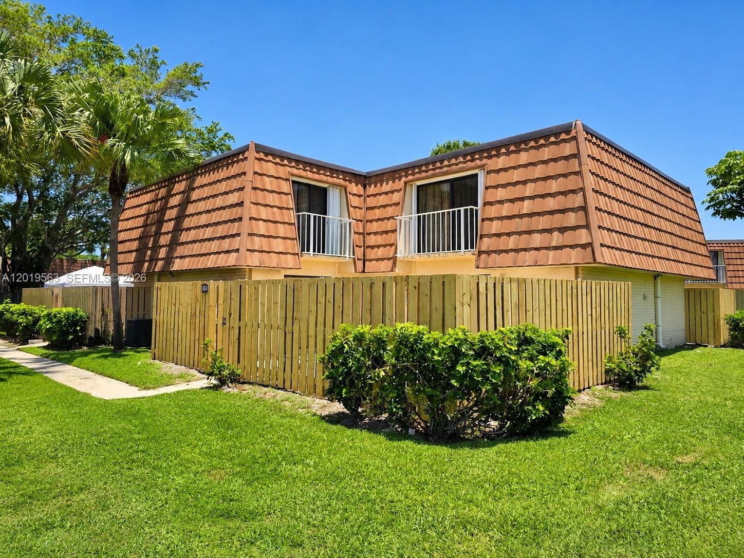 824 Blue Ridge Cir, West Palm Beach, FL 33409