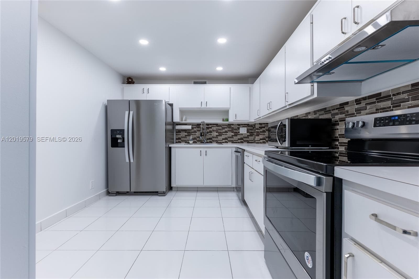 500 Three Islands Blvd # 1110, Hallandale Beach, FL 33009 — zdjęcie 2