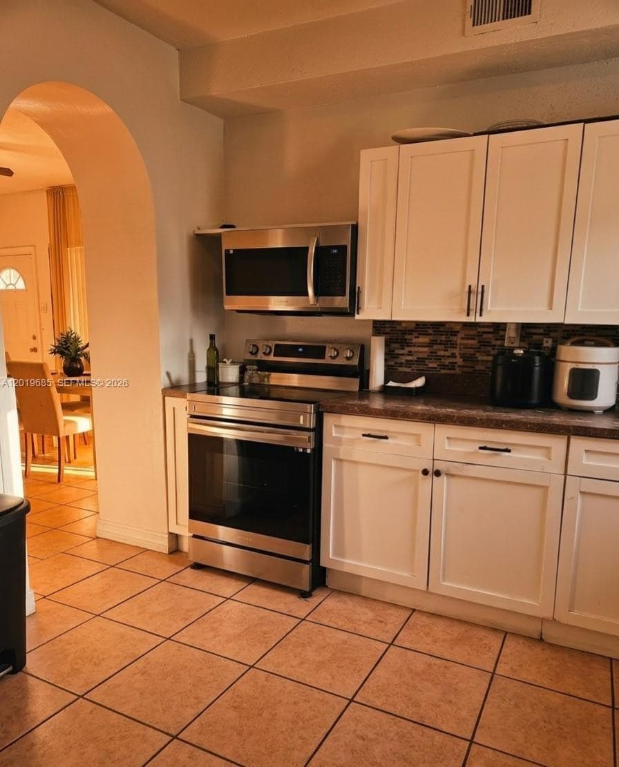 571 NE 172nd St, North Miami Beach, FL 33162 — zdjęcie 3