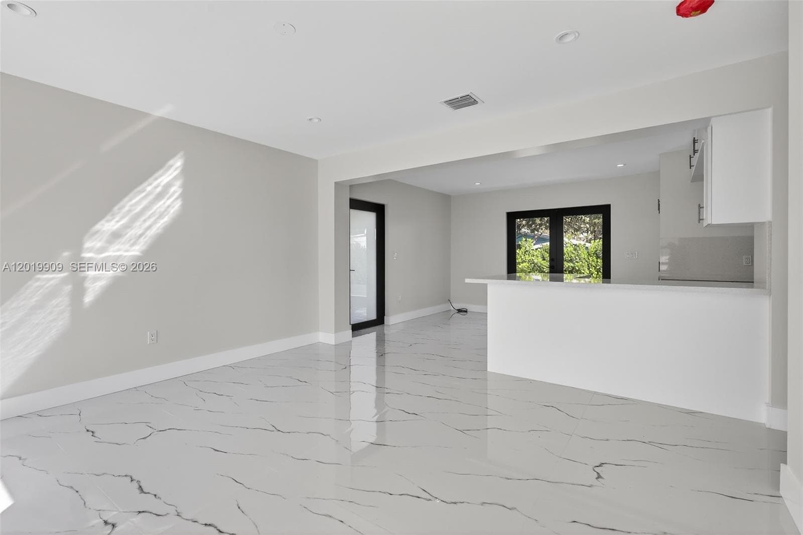 53 NW 68th St, Miami, FL 33150 — zdjęcie 5