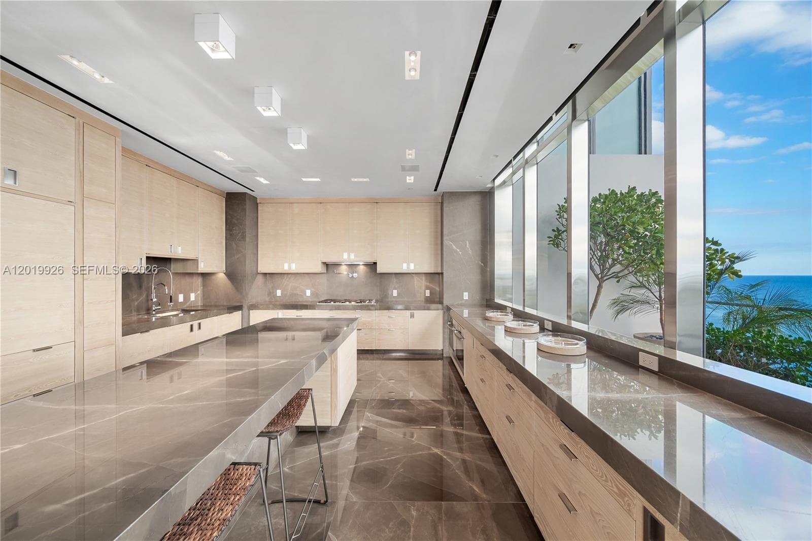 800 S Pointe Dr # Penthouse 2204, Miami Beach, FL 33139 — zdjęcie 5