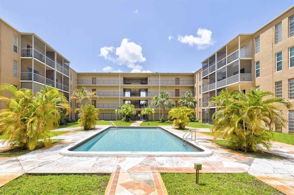 4848 NW 24th Court # 205, Lauderdale Lakes, FL 33313 — zdjęcie 2